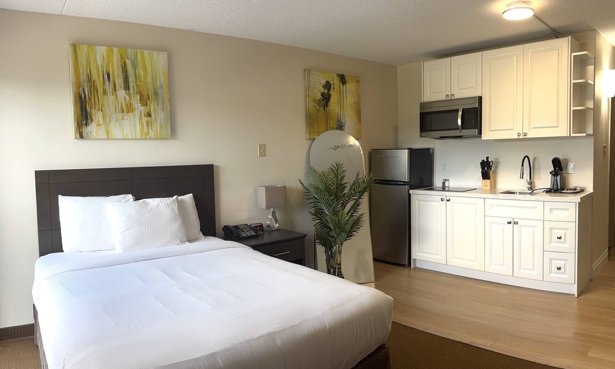 Silvertown Hotel | Group Retreat with breakfast included - on one floor- on the Niagara Gorge