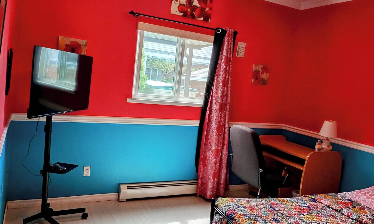 Fleetwood House | Guest Bedroom Rm #2/Private Bathroom Main Floor area Shared Living Space