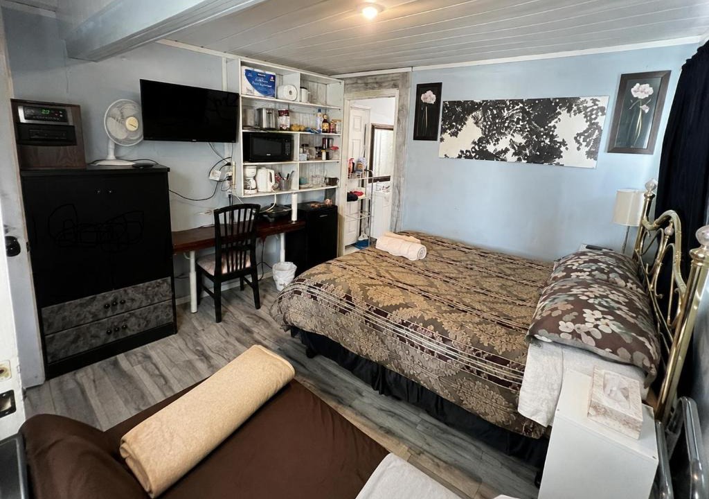 Abbotsford House | Guest Suite Private Retreat for 2 Guests With AC - 4 Units Available