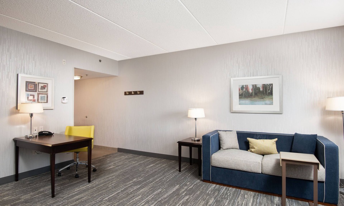 Barrie Hotel | Hampton Inn & Suites Barrie