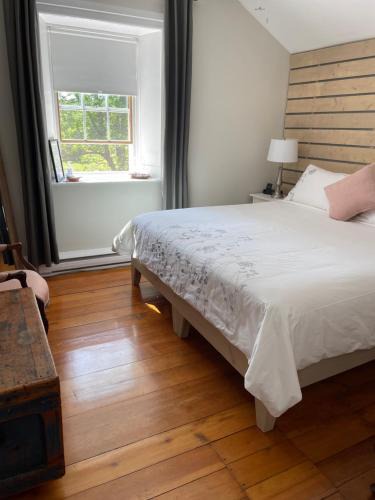 Rideau Lakes Bed & Breakfast | Harlem Stonegate B&B