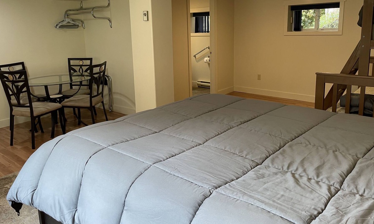 Kent House | Harrison Hot Springs: Vacation Rentals in South Garden