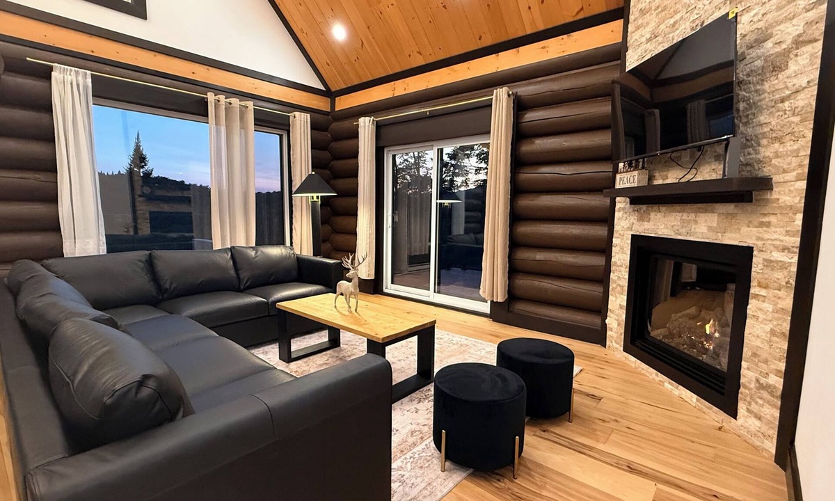 Saint-Faustin-Lac-Carre Ski Chalet | Haveli Du Mont Blanc Spa Golf Ski 16 guest large family mountain cottage