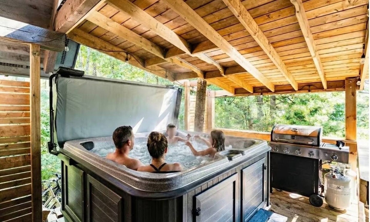 Parry Sound Cottage | Hemlock Resort: Game Room, Hot Tub, Canoe, Firepit