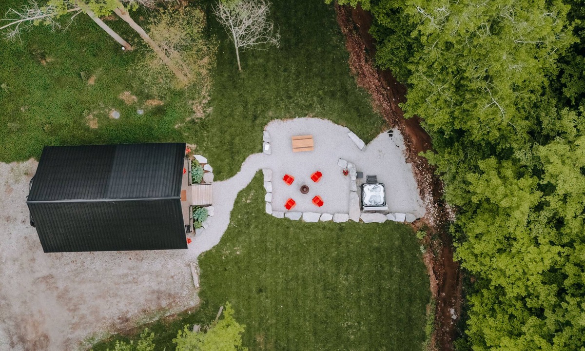 Rodney Cabin | Hidden Creekside Cabin