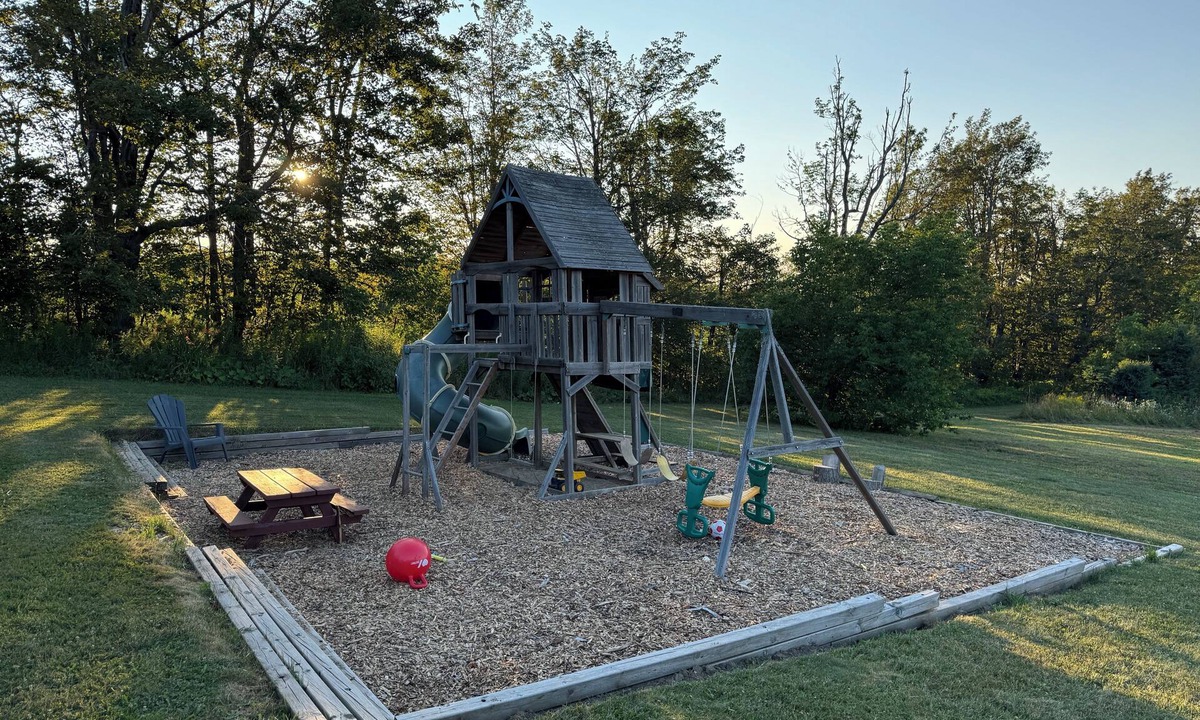Glen Huron Cottage | Hill House: Cozy rural cottage with scenic views