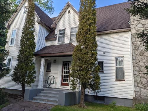 Grand Falls - Windsor Bed & Breakfast | Hill Road Manor Bed & Breakfast