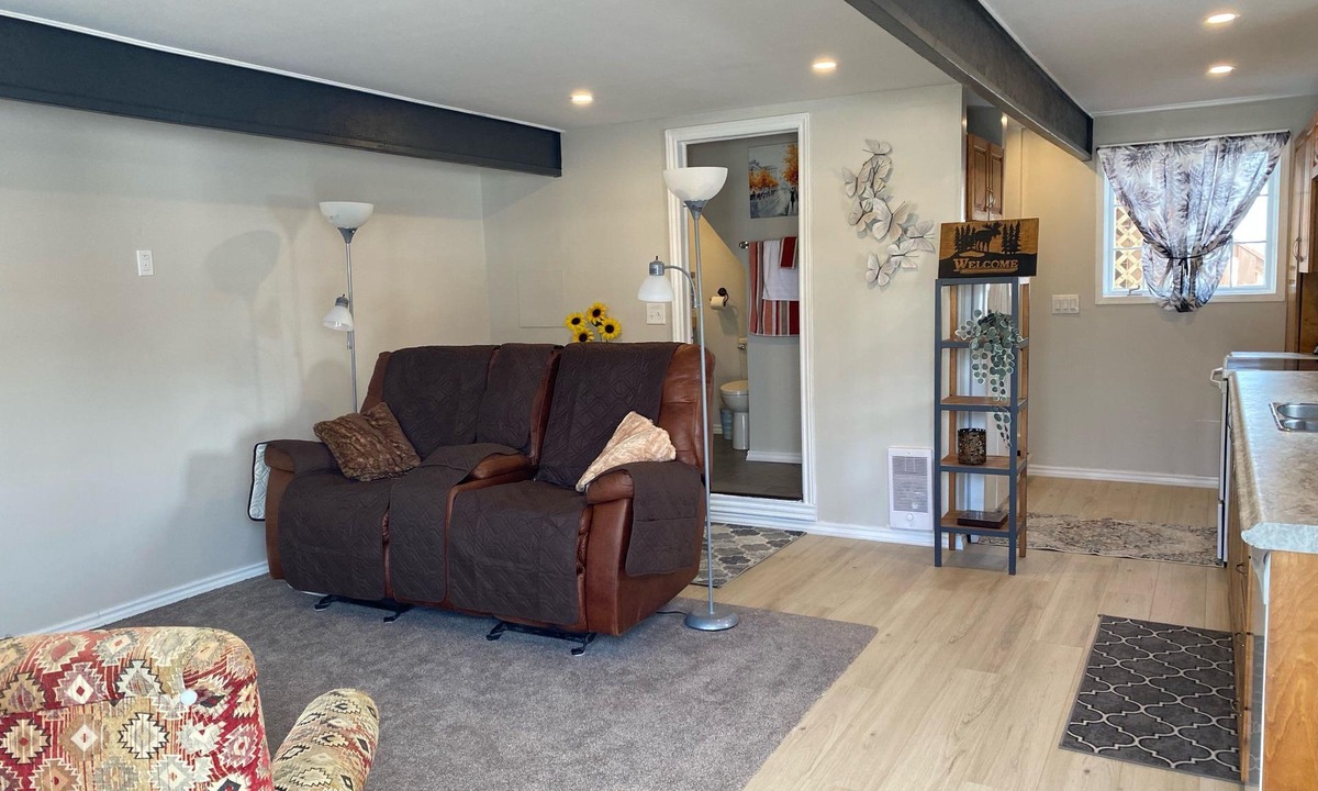Downtown Cabin | Hillside Cottage, 5 minutes to Stephenville, skiing and snowmobile trails.