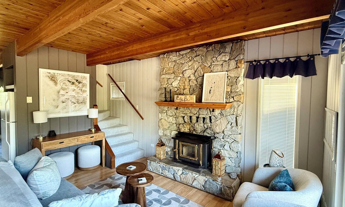 Windermere Cabin | Hilltop's Cozy Cabin with Lakeviews, private beach access 5 mins to Invermere