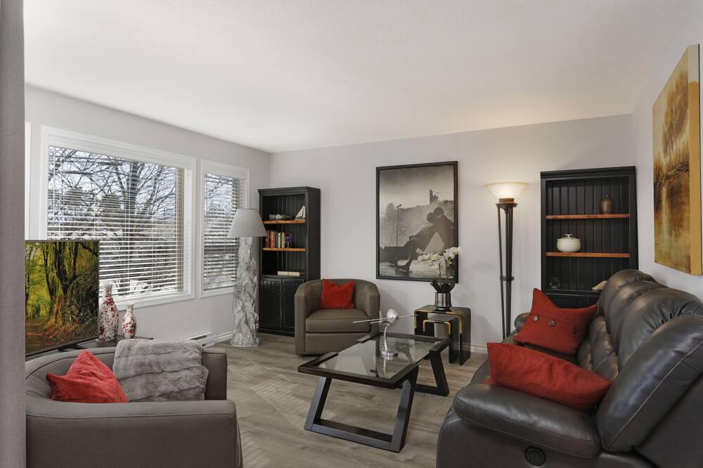 Courtenay Apartment | Home away from Home