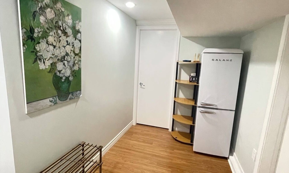 Arbutus Ridge House | Homey room located at Arbutus, Vancouver West. Quiet and comfortable .