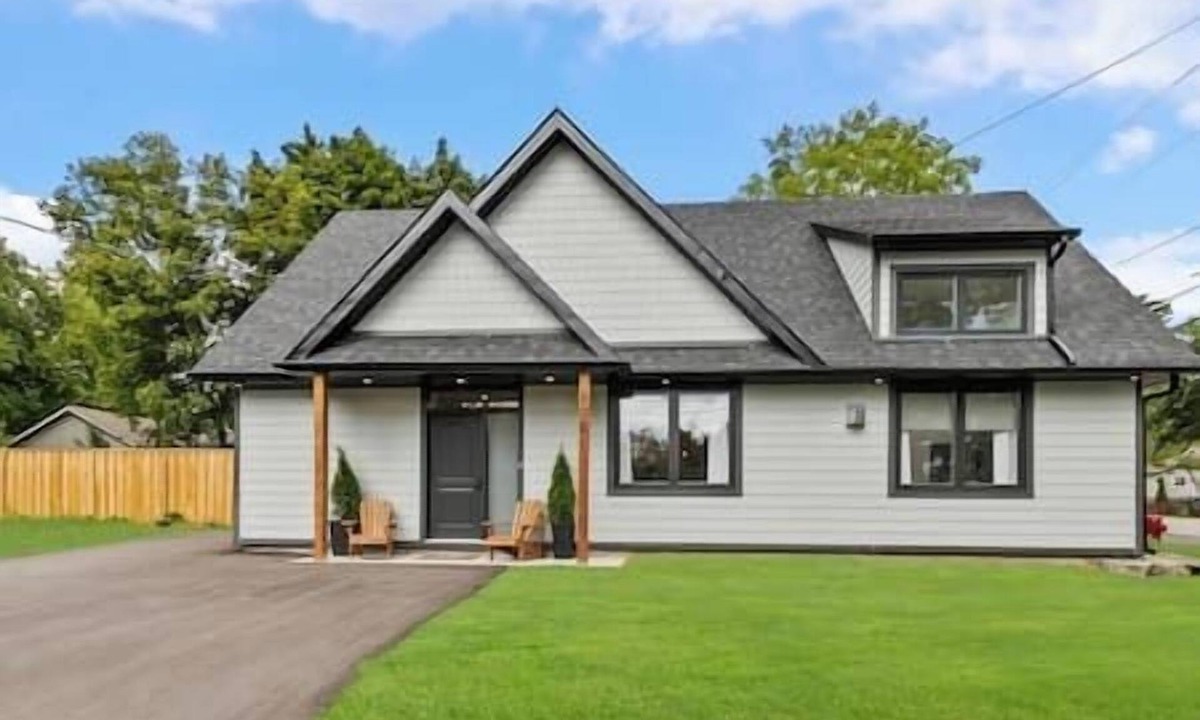 Alcona House | Hot Tub, Innisfil Beach Park - The Nest Lakehouse