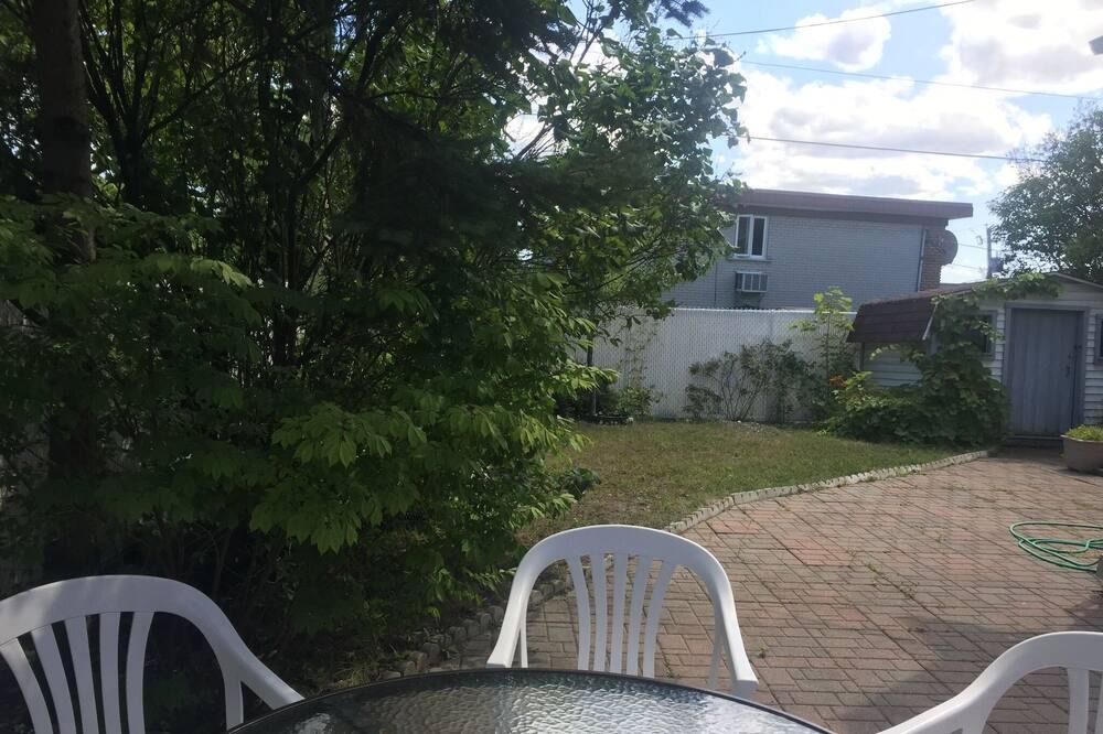 Laval-des-Rapides House | House 2floors next to metro 1500sqft, luminous