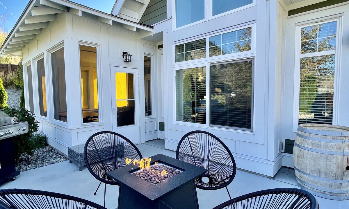 Osoyoos Cottage | *Impeccable 3 bedrm cottage in sought-after "The Cottages" Osoyoos Lake & beach