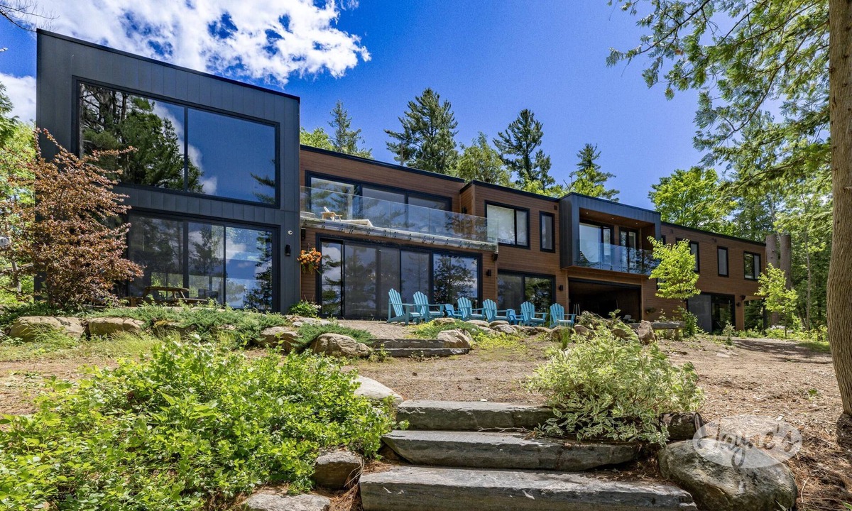 Dorset Cottage | Incredible Modern 6 bdrm, 5 bath Open-Concept Cottage on Lovely Lake of Bays!