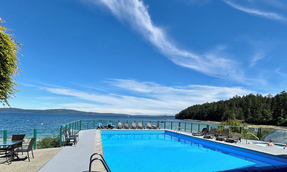North Oyster Condo | "INN OF THE SEA" : A Vancouver Island Waterfront Vacation Paradise: