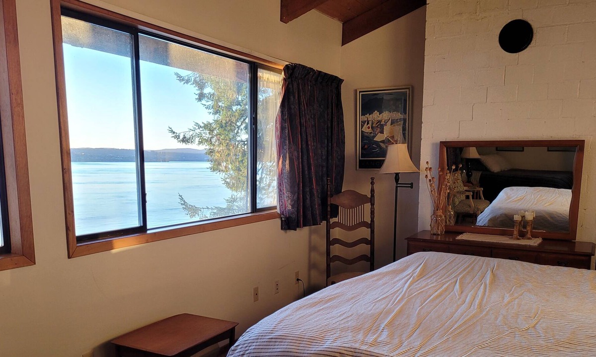 Quadra Island Apartment | Island View at April Point