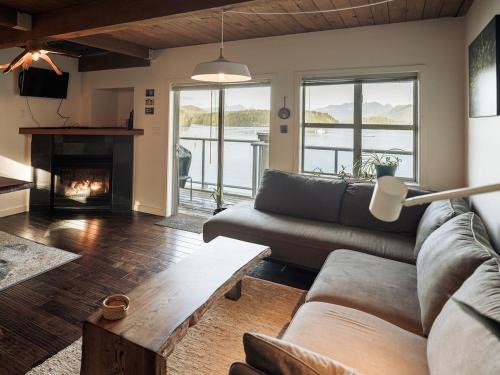 Tofino Apartment | Island Vista - Waterfront Condo