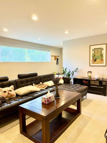 Hollyburn House | Ivy s House