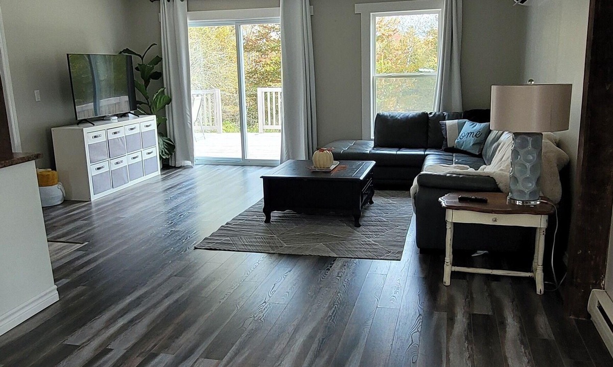 Canal House | just steps away from the Macquadavic River,minutes away from the bay of Fundy