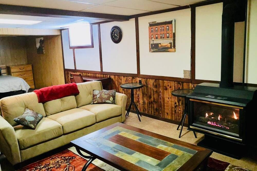 Bayridge West House | Kingston ON -One Bedroom plus large loft Separate Entrance Apt-3 beds (1 q+ 2 s)