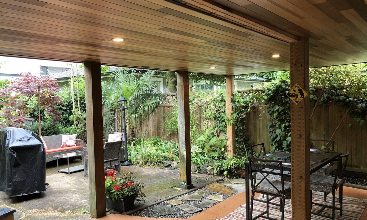 Kitsilano Apartment | Kitsilano Garden Walk-Out 2 Bedroom
