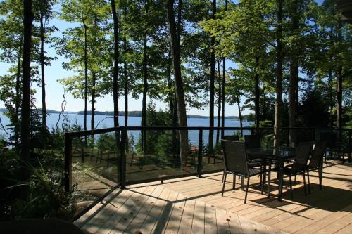 Flesherton House | Lake Eugenia Escape - Cozy Lakefront with Hot Tub