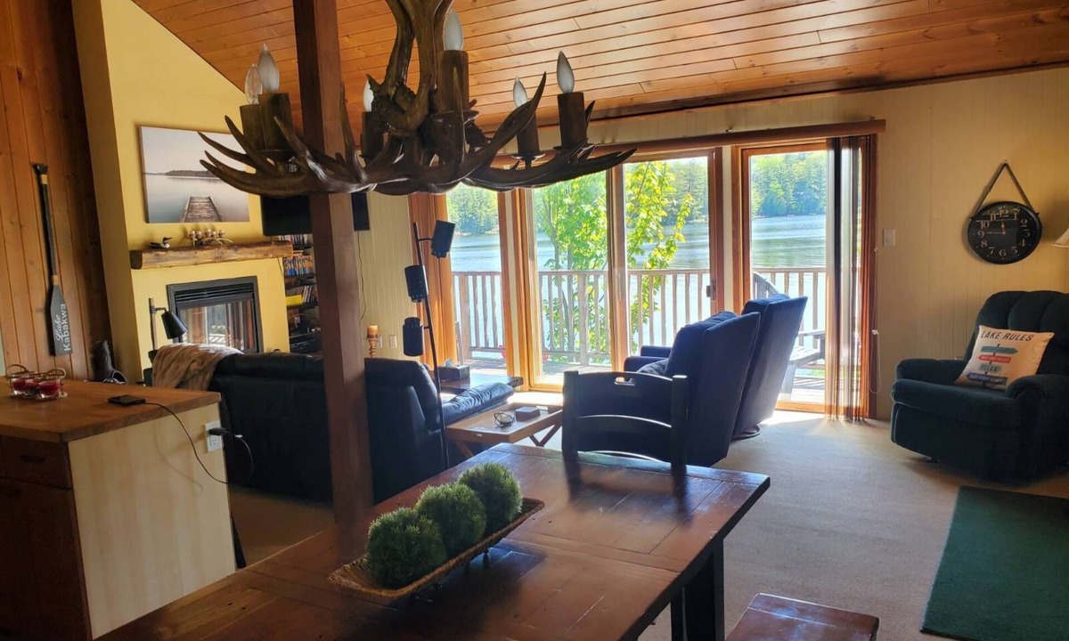 Algonquin Highlands Cottage | Lake front cottage with amazing privacy and 25 min from Haliburton town.