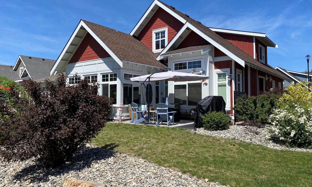 Osoyoos Cottage | Lake Osoyoos, Apex Skiing & Wine tasting vacations, Snowbirds rental specials.