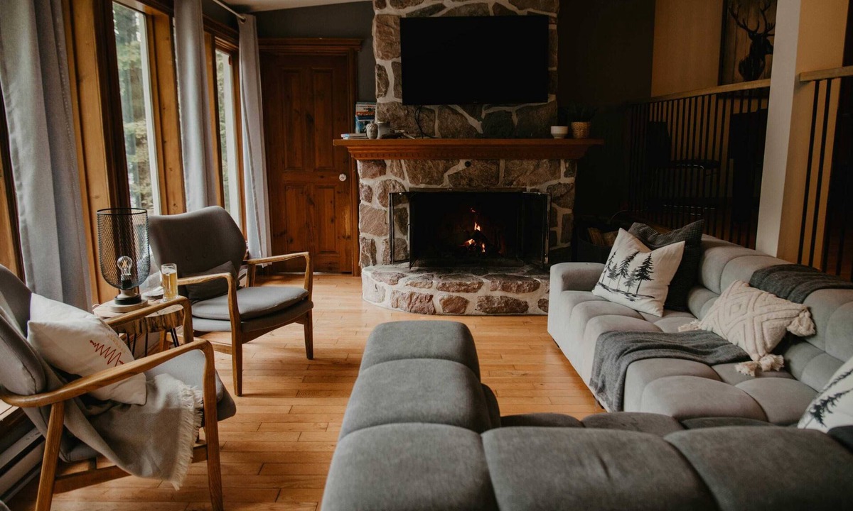St-Adolphe-d'Howard Cottage | Lakefront Chalet w/Hot Tub & Mountain Views