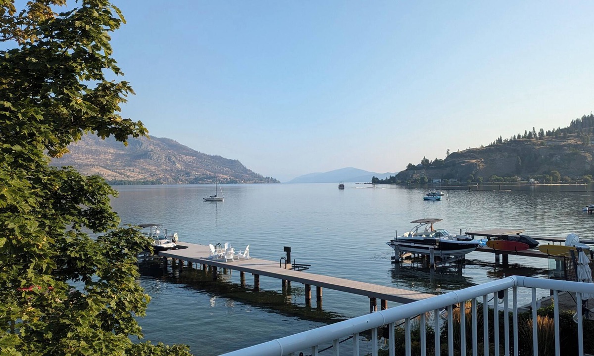 North End Apartment | Lakefront charming apartment in downtown Kelowna, the best location in the city.