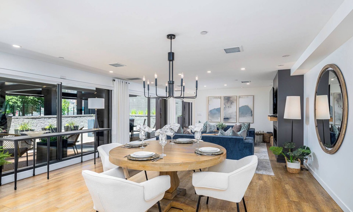 Kelowna Central Business District House | Lakefront Haven - Downtown Kelowna!