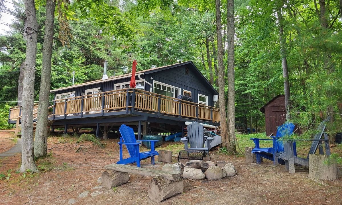 Gravenhurst Cottage | Lakefront Island cottage on Lake Muskoka - Boat Access