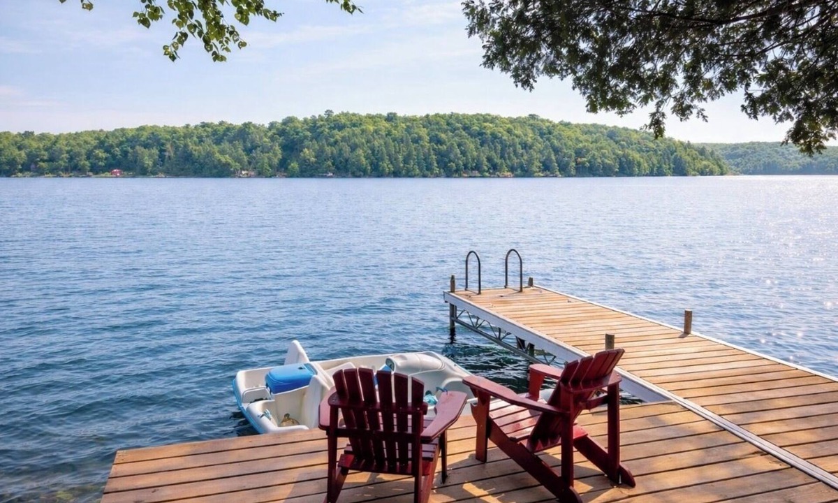 Muskoka Lakes Cottage | Lakefront Muskoka 3 Bedroom Cottage with Breathtaking View