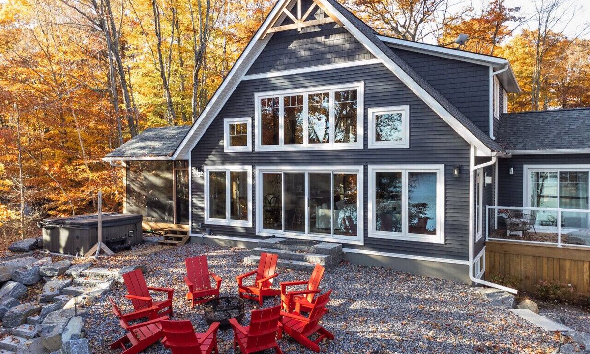Georgian Bay Cottage | Lakefront Muskoka Cottage w/hot tub