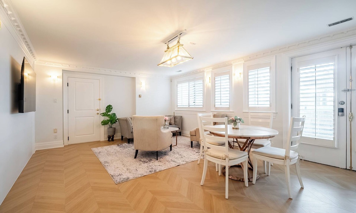 New Toronto House | Lakefront Retreat 10 min from Downtown Toronto