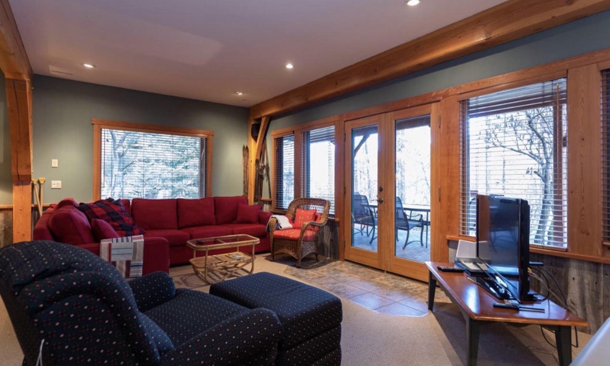 Koocanusa Ranch Cabin | Lakefront Tie Lake l Hot Tub l Pool Table l A/C
