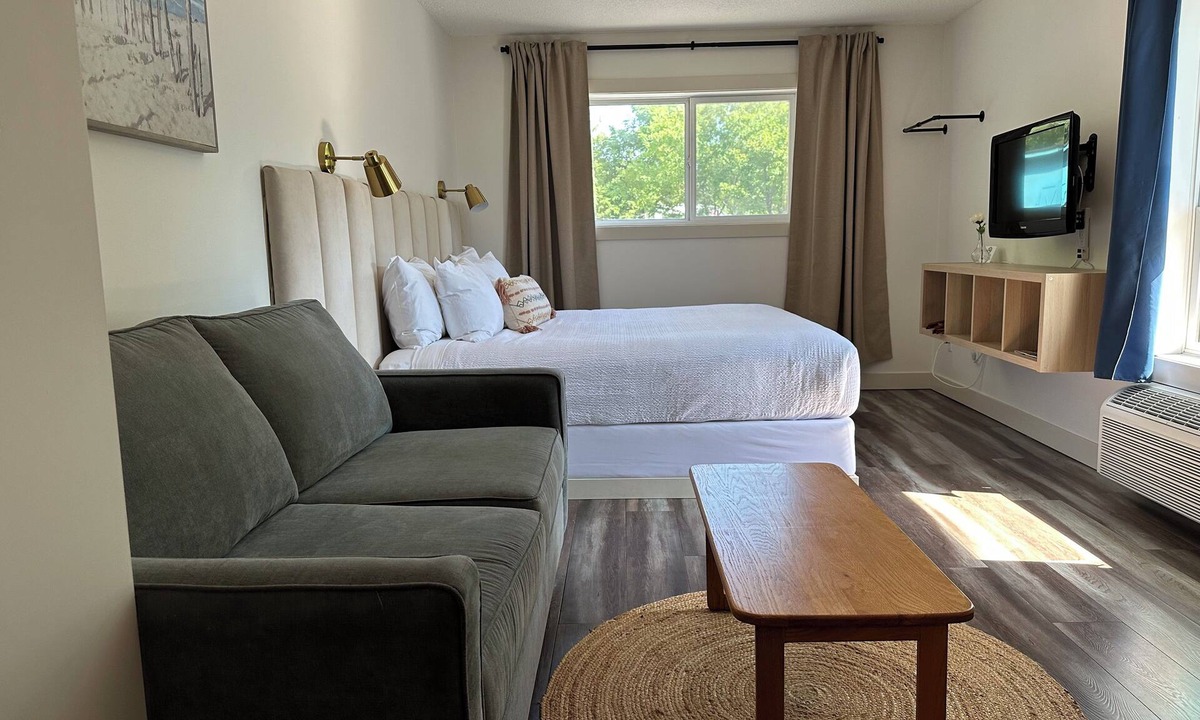 Okanagan-Similkameen Hotel | Lakeside Villa & Nordic Spa - Boutique motel with beach access