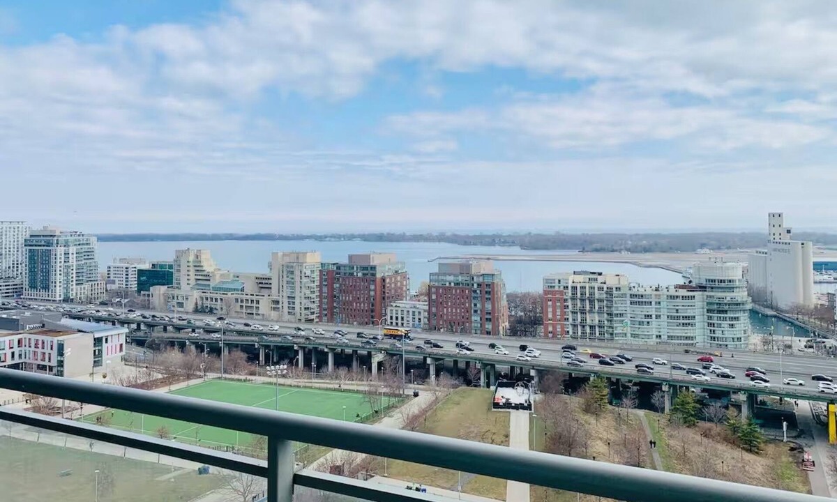 CityPlace Apartment | Lakeview 2B2B Modern Condo/FreeParking