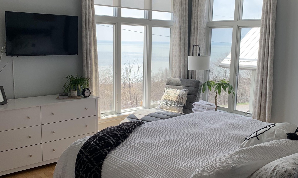 Port Stanley House | Lakeview Home in Beautiful Port Stanley on Lake Erie