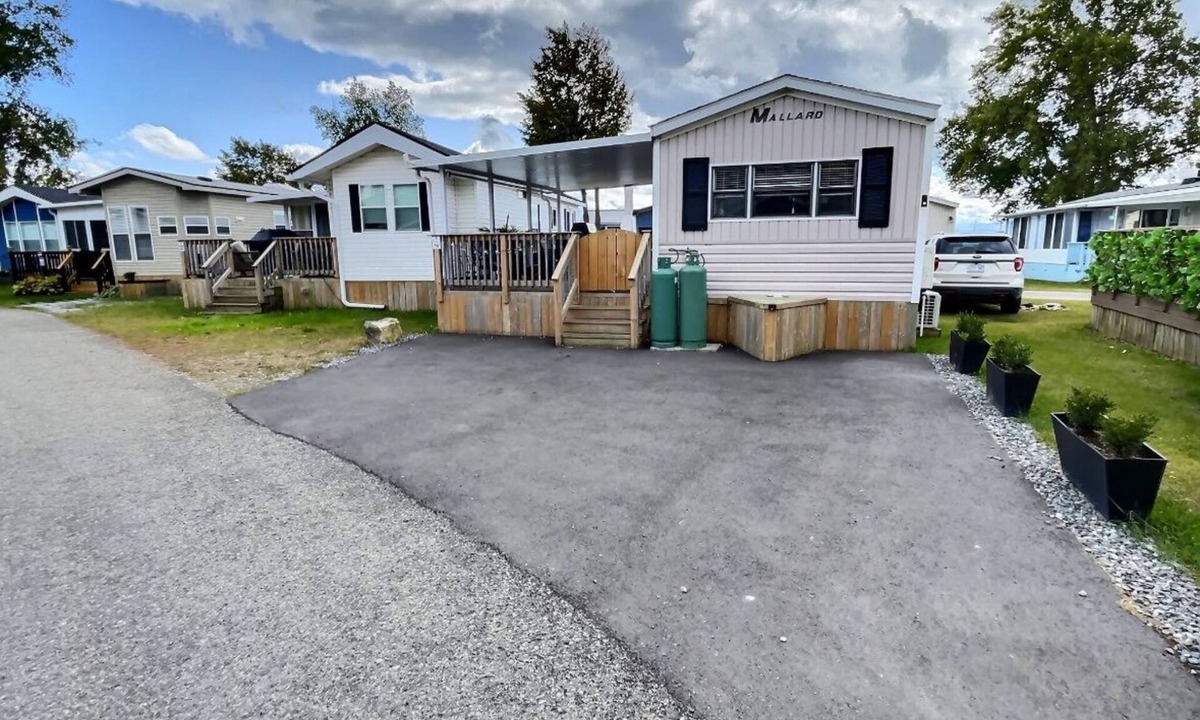 Sherkston Cottage | Lakeview Private Cottage Vacation Rental Located in Sherkston Shores Resort