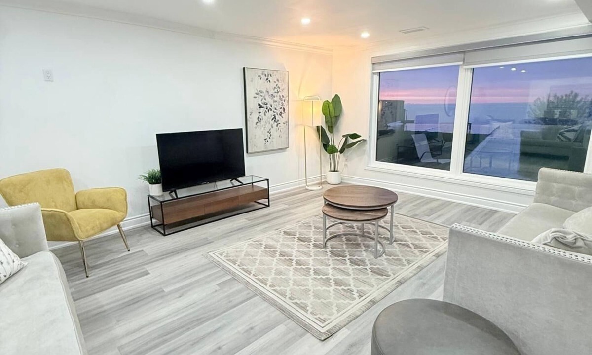 Stoney Creek House | Lakeview retreat closer to Toronto and Niagara Area