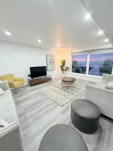 Stoney Creek Villa | Lakeview retreat near Toronto and Niagara