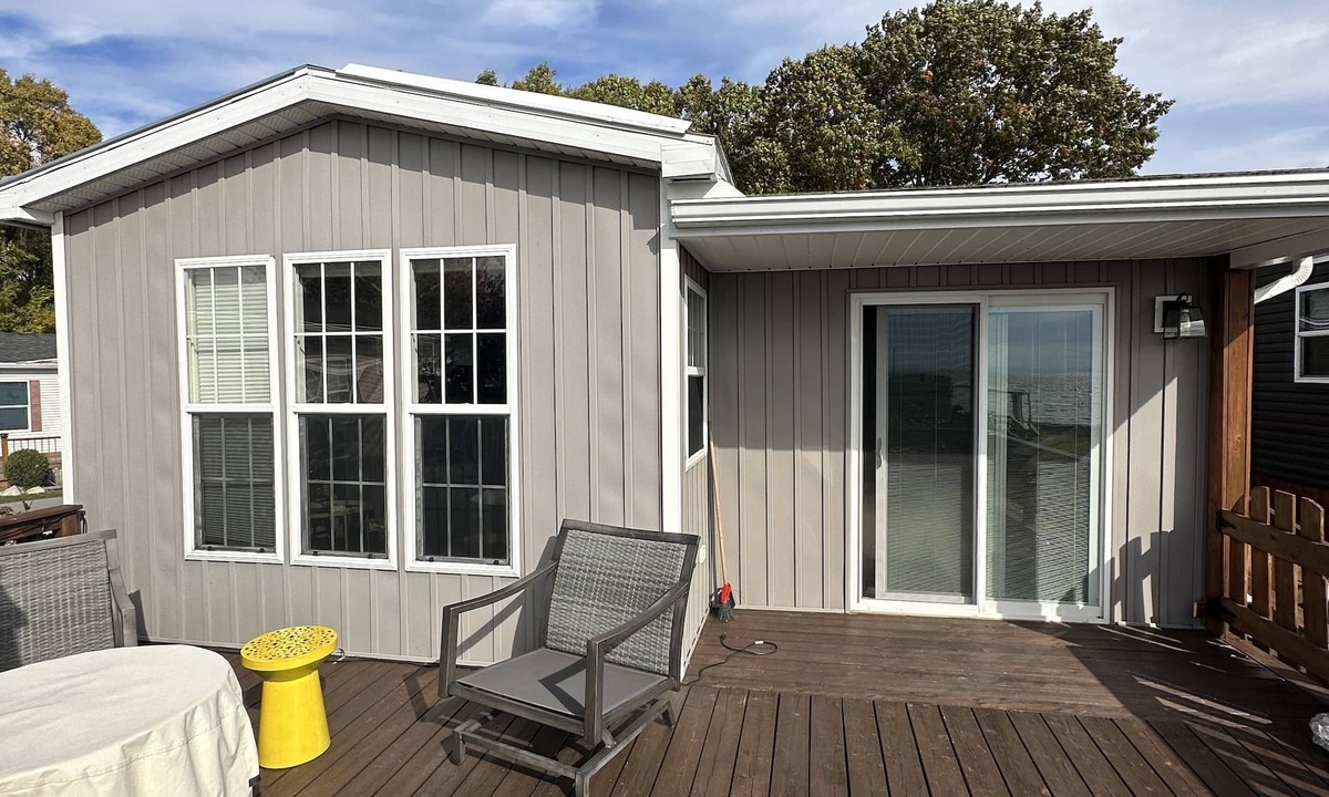 Sherkston RV Rental | Lakeview Sherkston Shores Cottage with Lifted Golf Cart