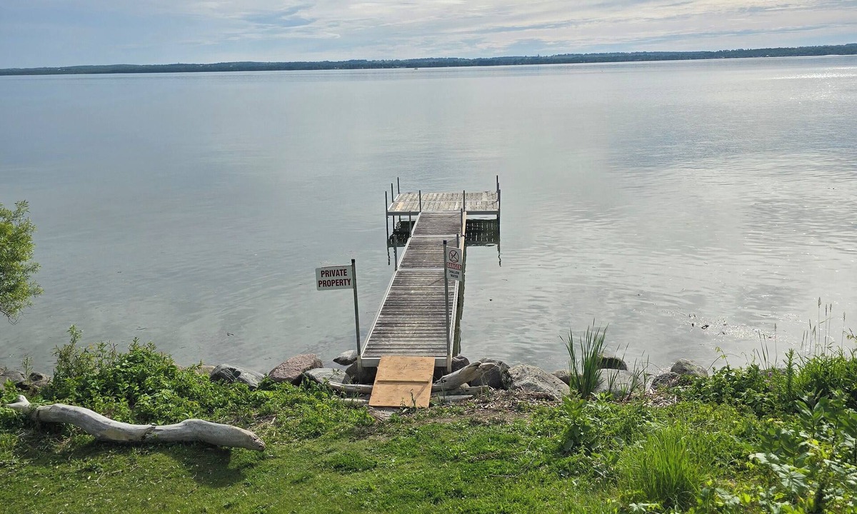 Keswick House | Lakeview, Warm and Inviting, Family Home