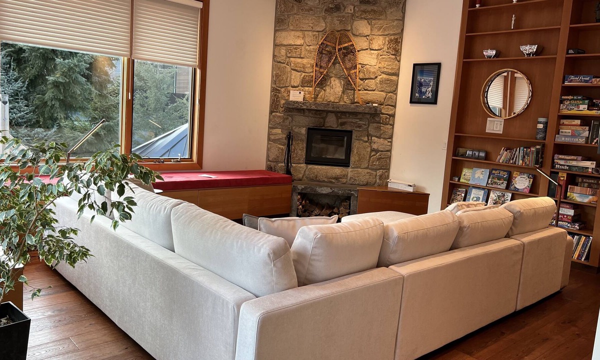 Whistler Ski Chalet | Large family chalet walk to all amenities