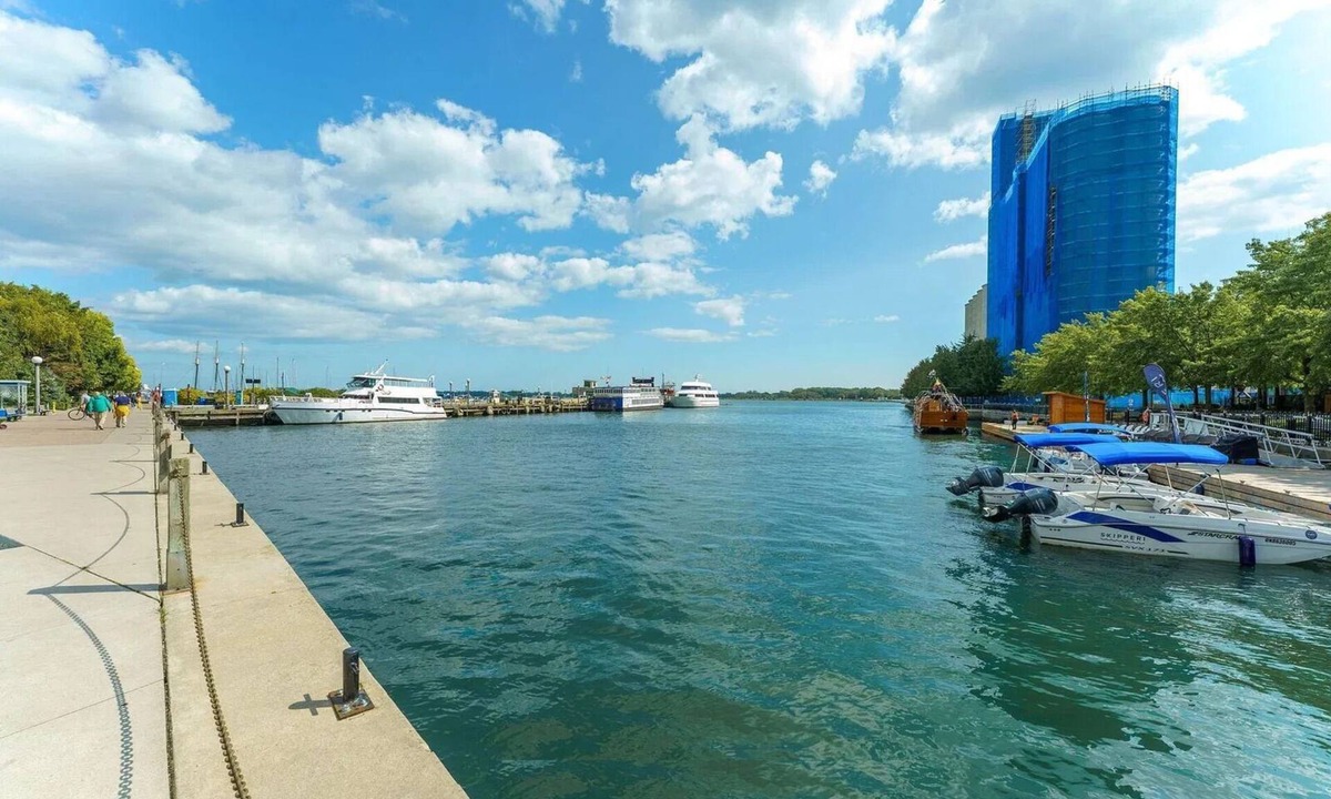 Bathurst Quay Condo | Large Spacious 1 Bed/2 Bath Right on Waterfront!