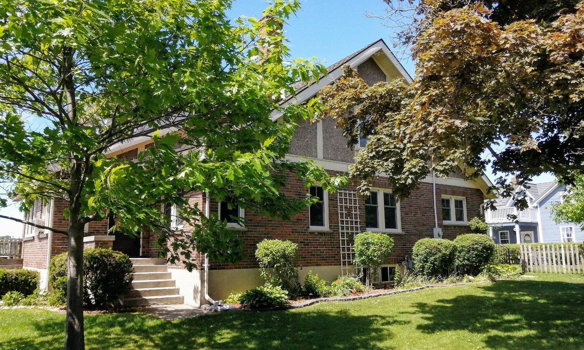 Goderich House | Large Summer House with the stunning views, four bedrooms, deck and hot tub!