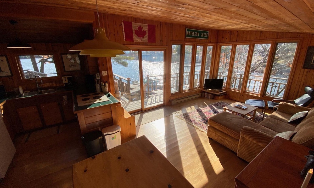 Honey Harbour Cottage | Life is better at the lake