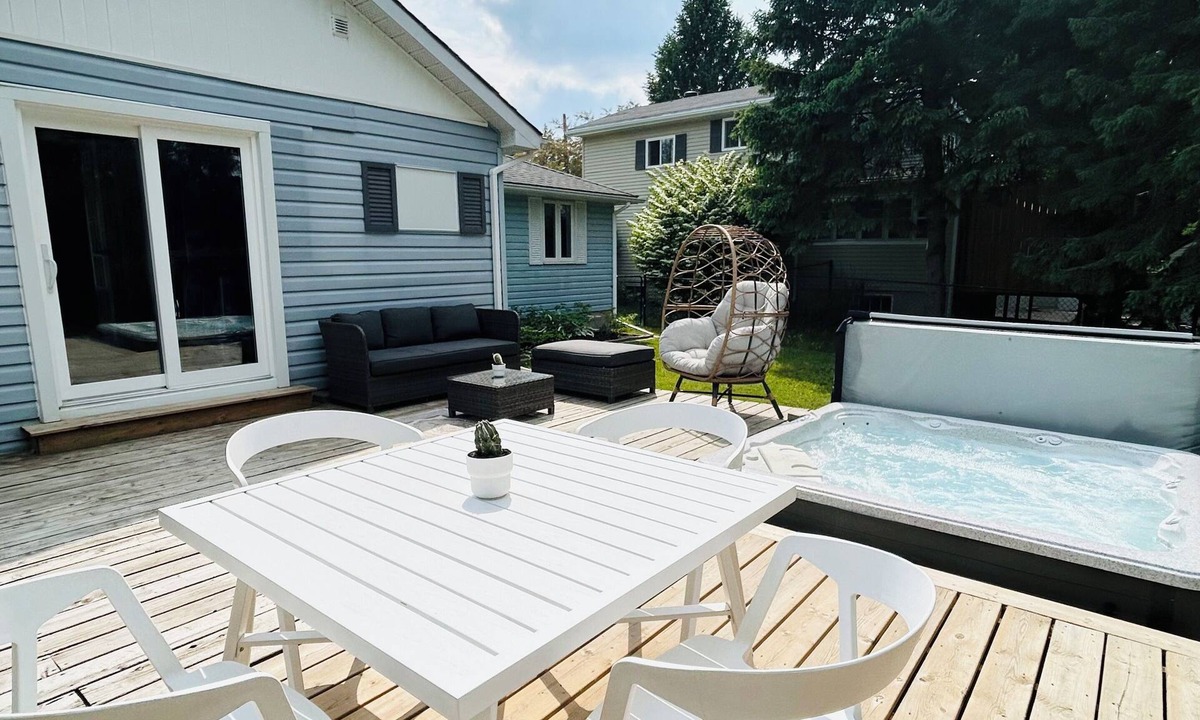 Owen Sound House | Little Blue Oasis